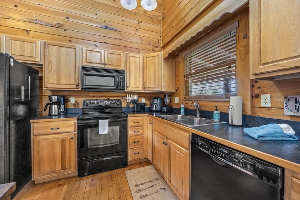 Kitchen stocked with all the essentials, including Keurig and Drip Combo Coffee Maker (bring your own coffee).