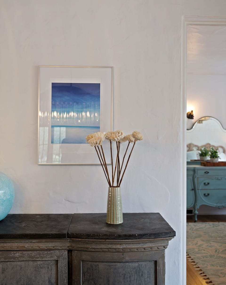Artistic elements enhance the Casa de los Suenos experience