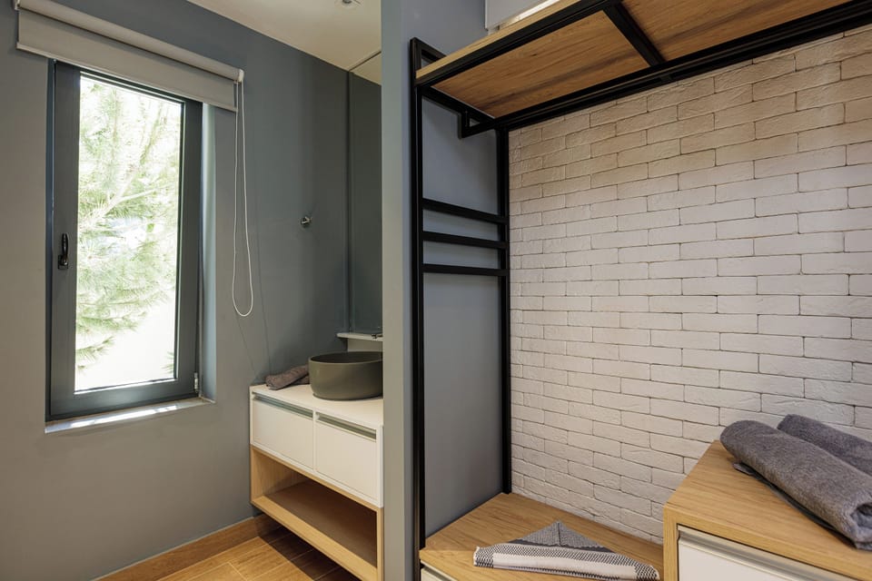 Bathroom towels and bed linen are provided for all guests.