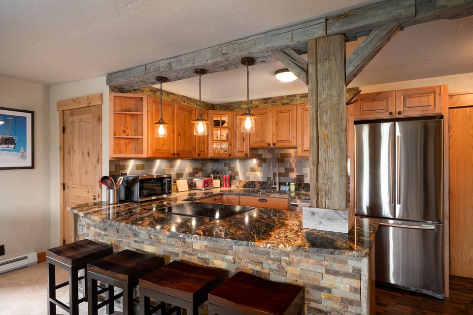 Kitchen & Bar