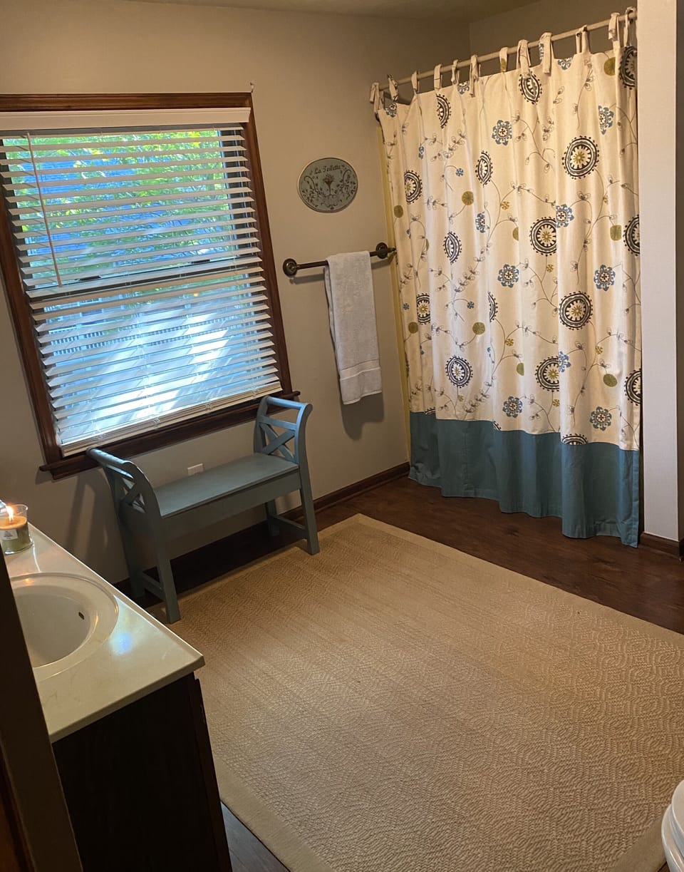 Upstairs spacious bathroom with double vanity and ample storage & linen closet
