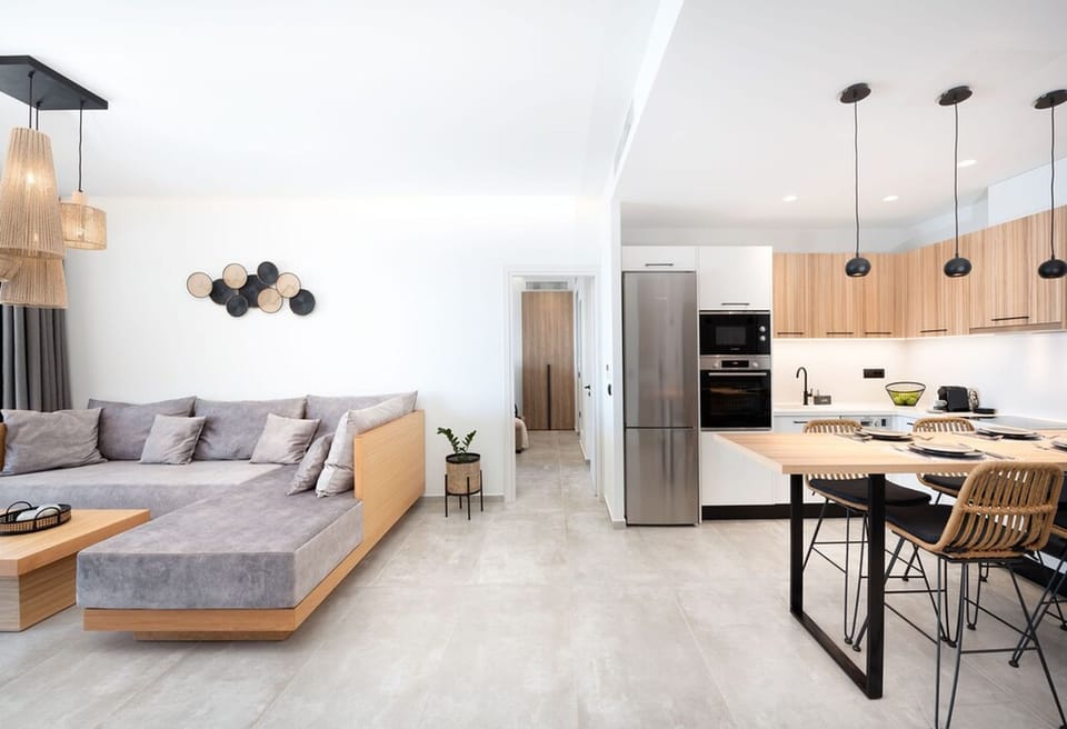 The Villa can accommodate up to 5 guests.