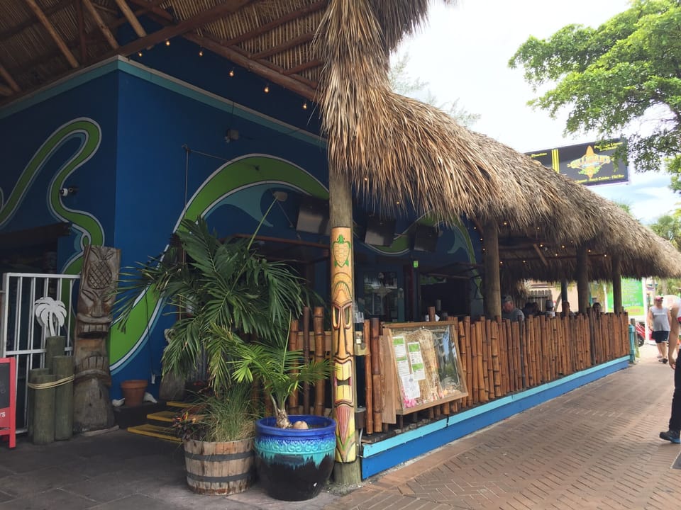 Fun tiki bars and great seafood restaurants in Siesta Village
