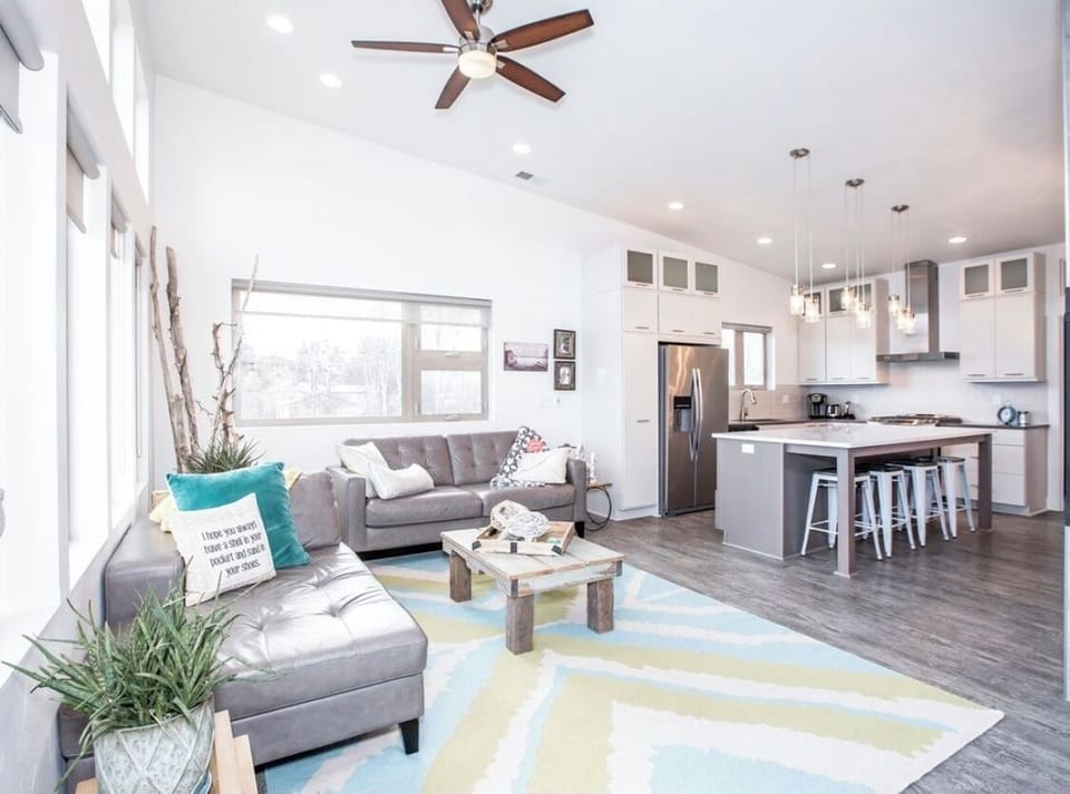 Living and kitchen area