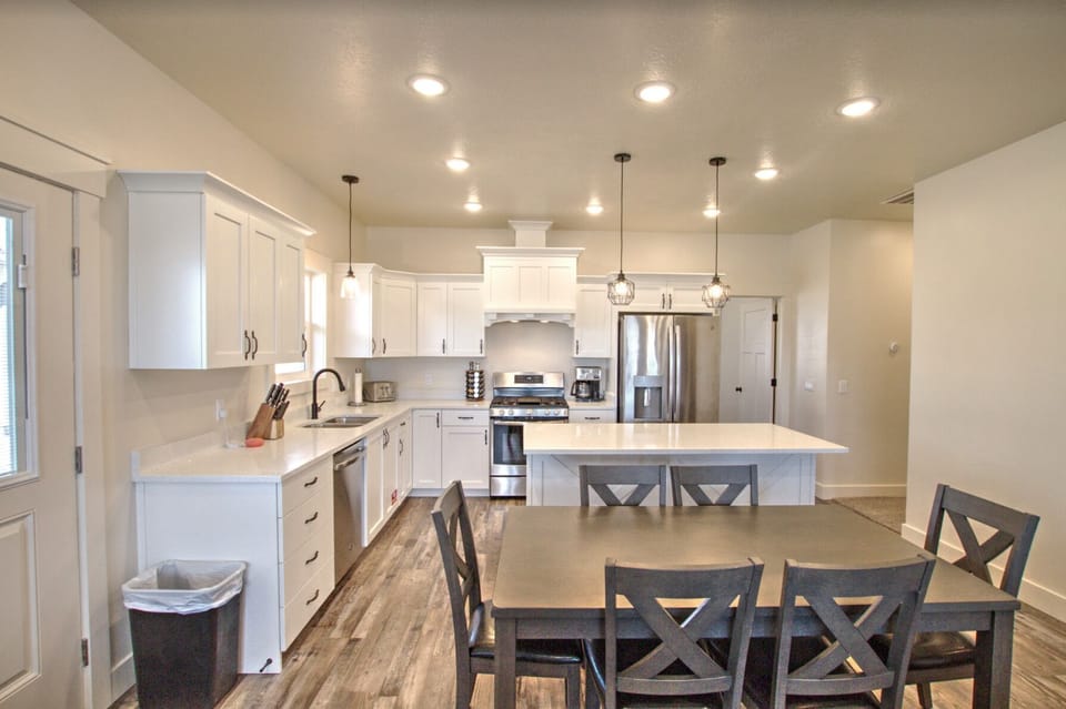 Kitchen & Dining Area
