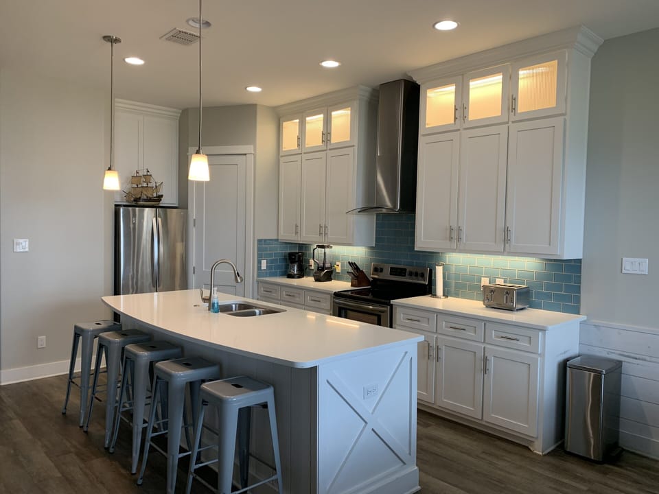 Kitchen comes with all the appliances you may need. 
