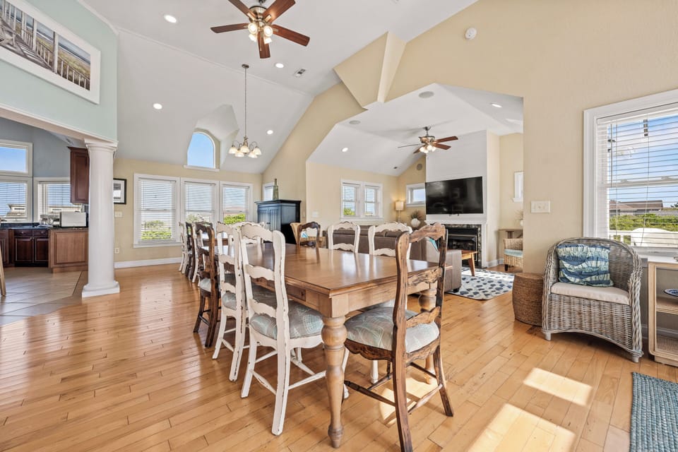 Dining Area (1) - Top Level