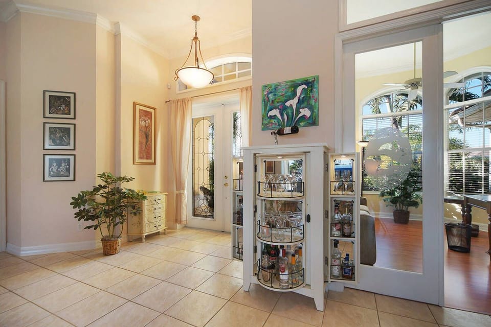 Villa Dolphin Bay Entrance Area