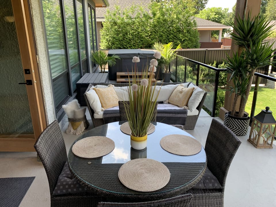 Outdoor bbq area, sitting area, heaters and hot tub
