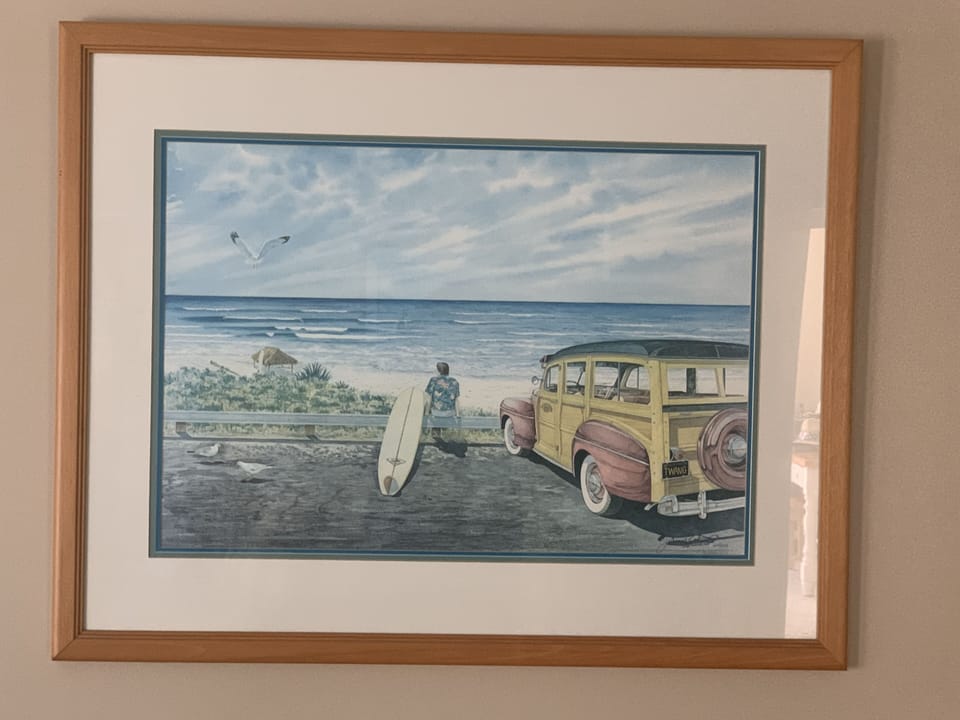 Retro surf theme throughout to the indoor space for your enjoyment