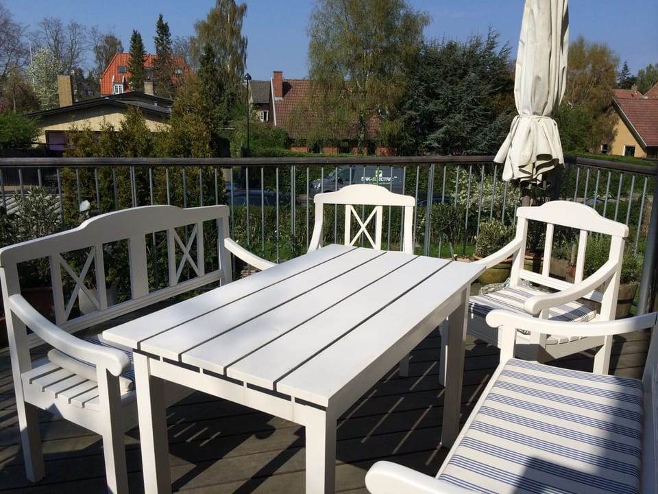 Sun in the late afternoon at the terrasse