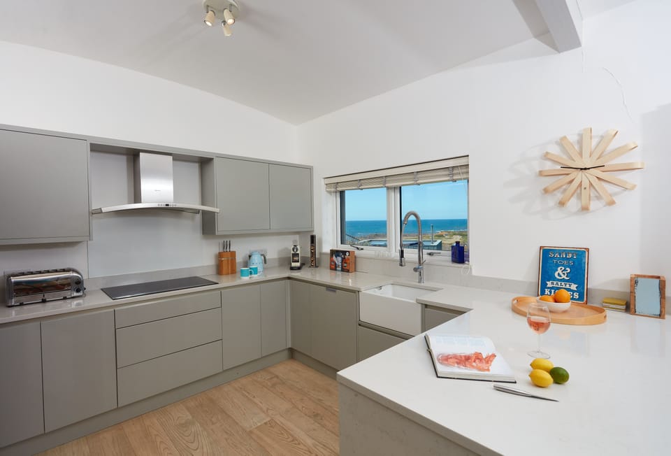 Sundown in Bude, Cornwall. First floor: Well equipped kitchen with American style fridge/freezer, electric oven and hob, dishwasher and coffee machine