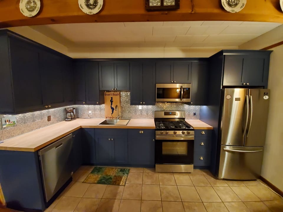 Prepare delicious meals in the brand new kitchen!