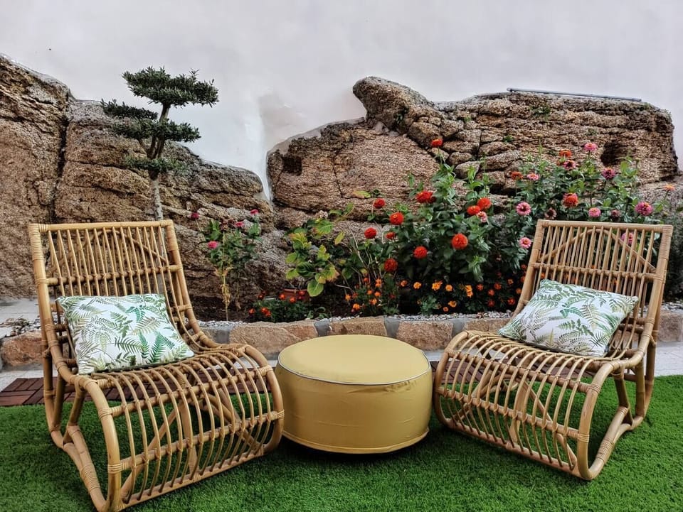 Lounge Exterior