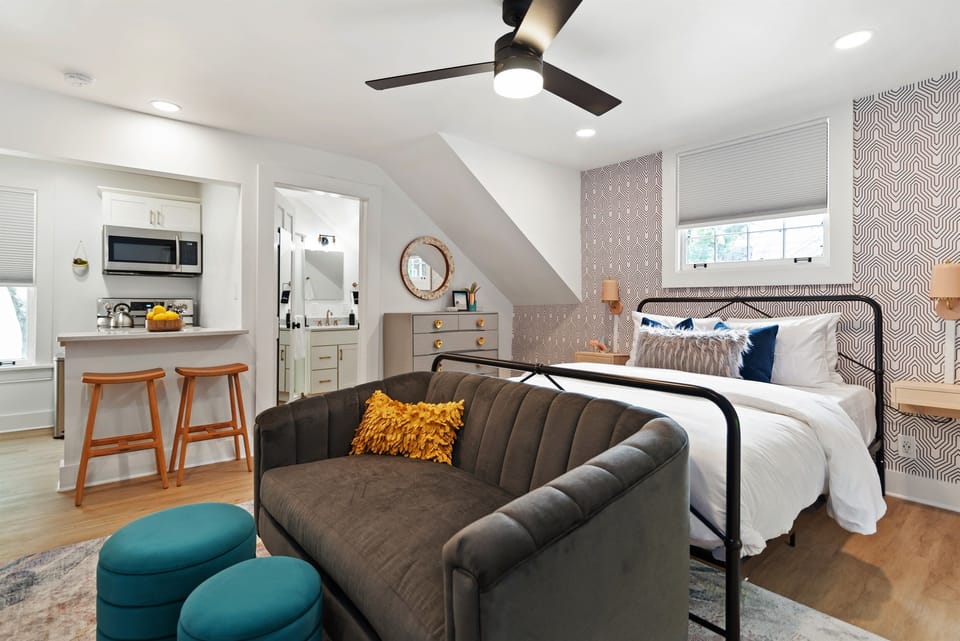 The studio suite is *adorable* and so cozy!