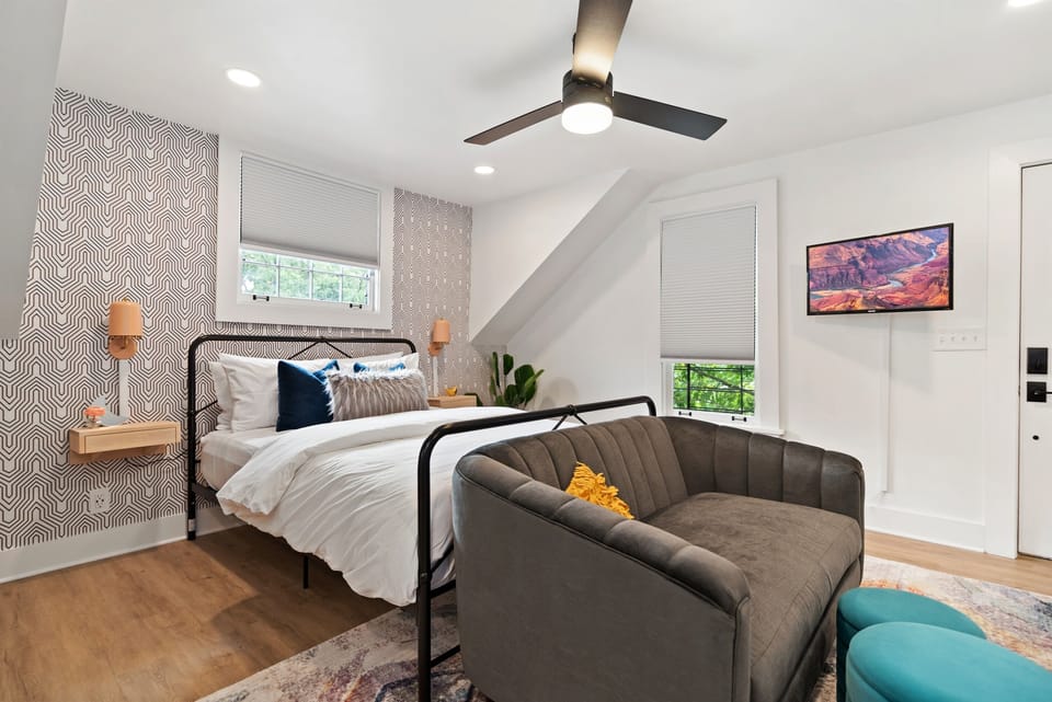 The studio suite is *adorable* and so cozy!