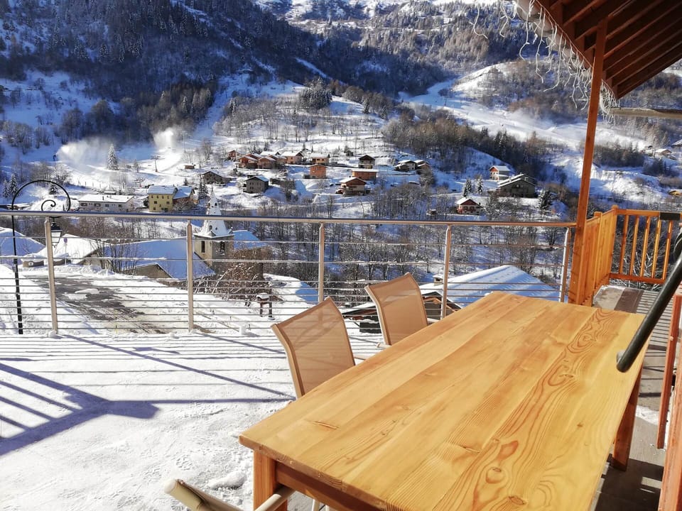 Vue terrasse Gîte 2 depuis une chambre double