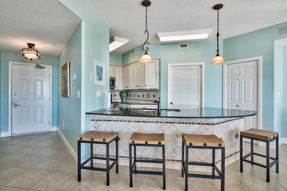 Left side of picture shows entry.  Laundry room and pantry door at right







