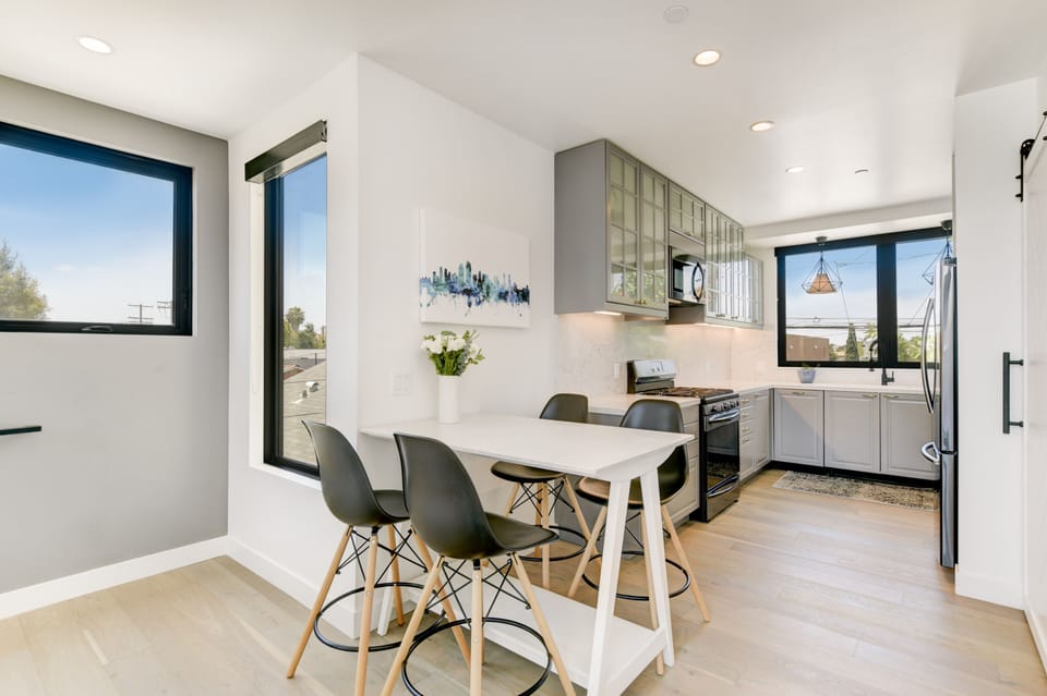 Dining Area & Kitchen