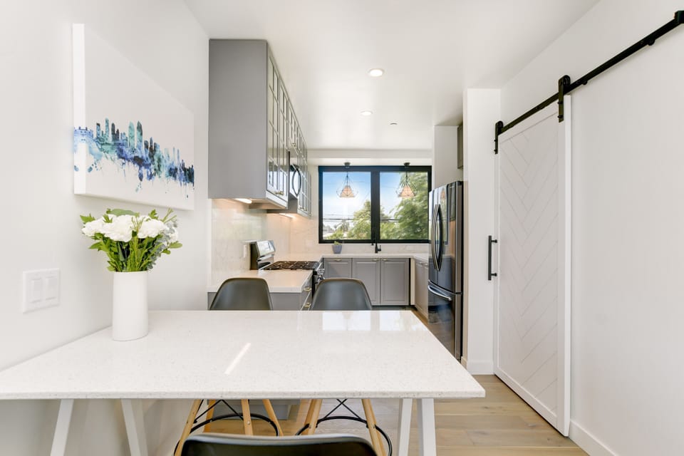 Dining Area & Kitchen