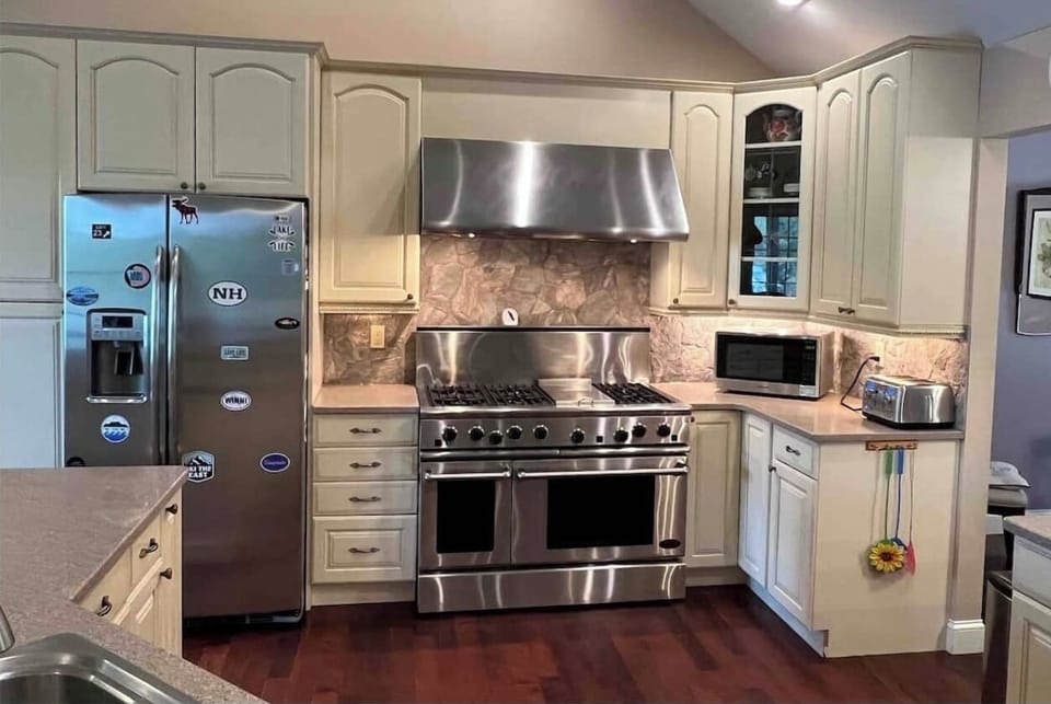 Enjoy cooking with your family and friends while admiring panoramic lake view fr