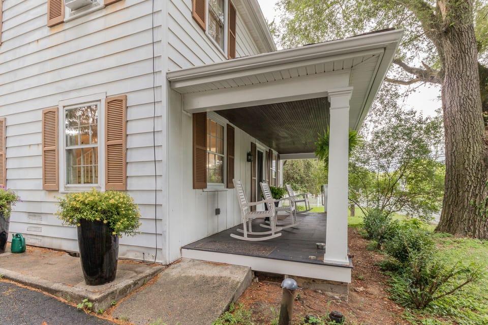 Lovely sitting porch
