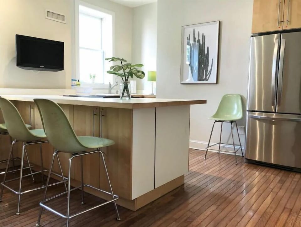 Pop in a CD, DVD or watch broadcast channels while you cook or eat.