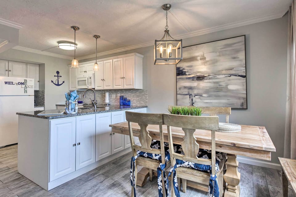 Dining Table | Dishware & Flatware Provided