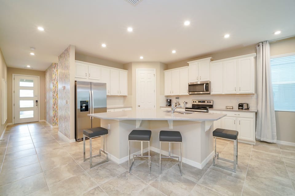 Kitchen showing breakfast bar seating for 4