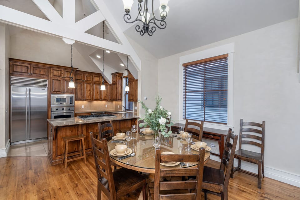 Dining table for 6 and kitchen area