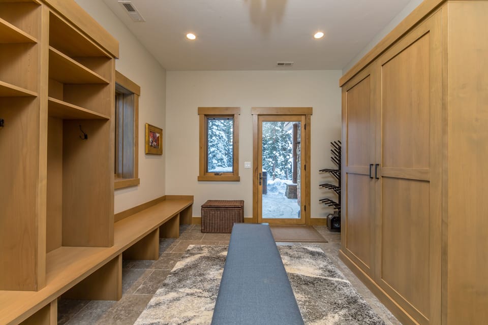 Lower level mud room with ski access