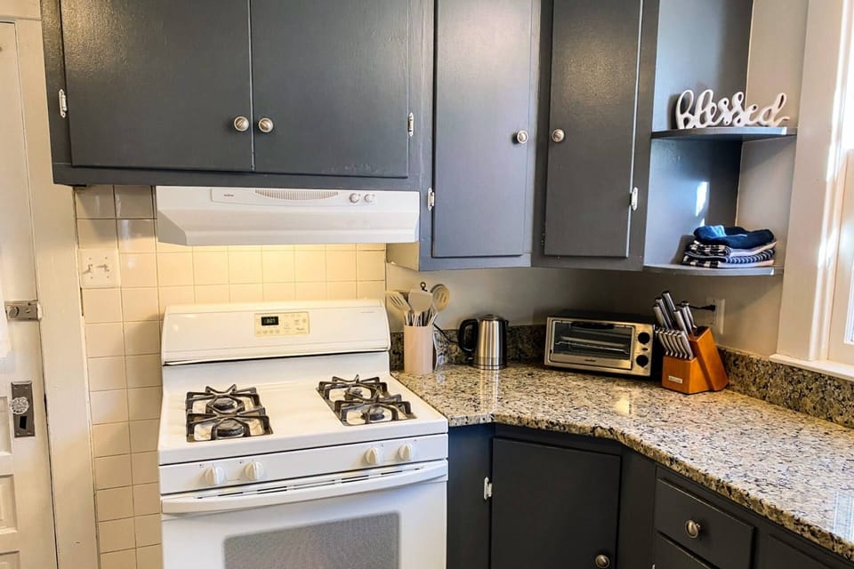 Another picture of the kitchen.