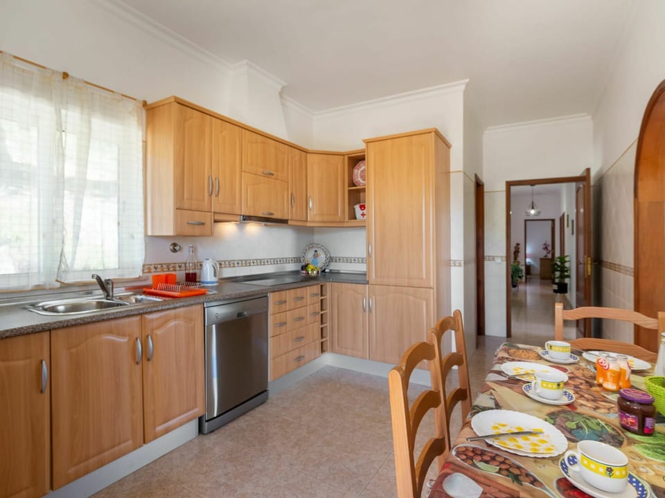 Cabinetry, Countertop, Building, Furniture, Kitchen Sink, Sink, Kitchen, Wood, Chair, Home Appliance