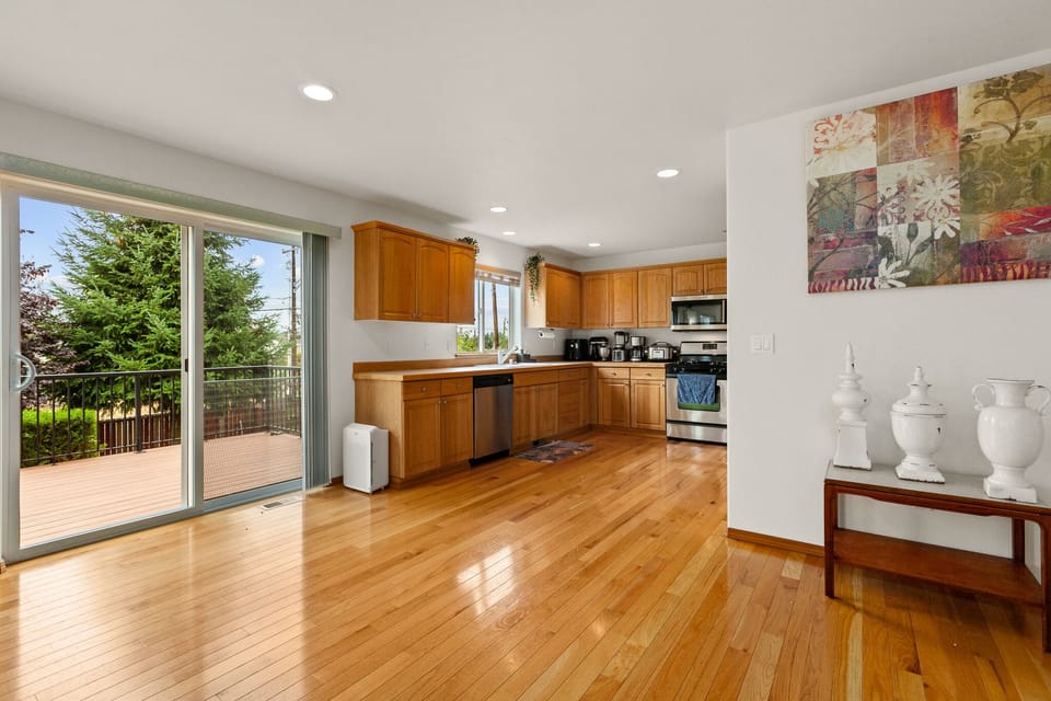 DINING AREA W DINING TABLE AND 6 CHAIRS