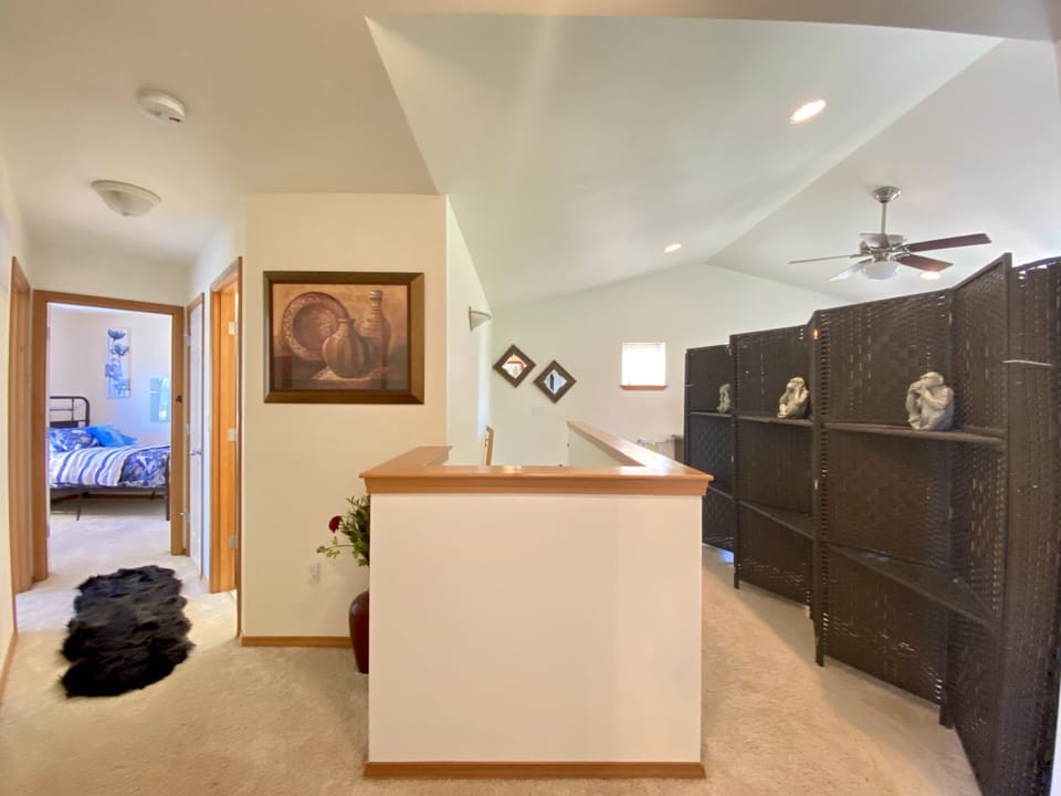 OPEN FLOOR PLAN W LOFT AND BEDROOMS W PRIVACY 