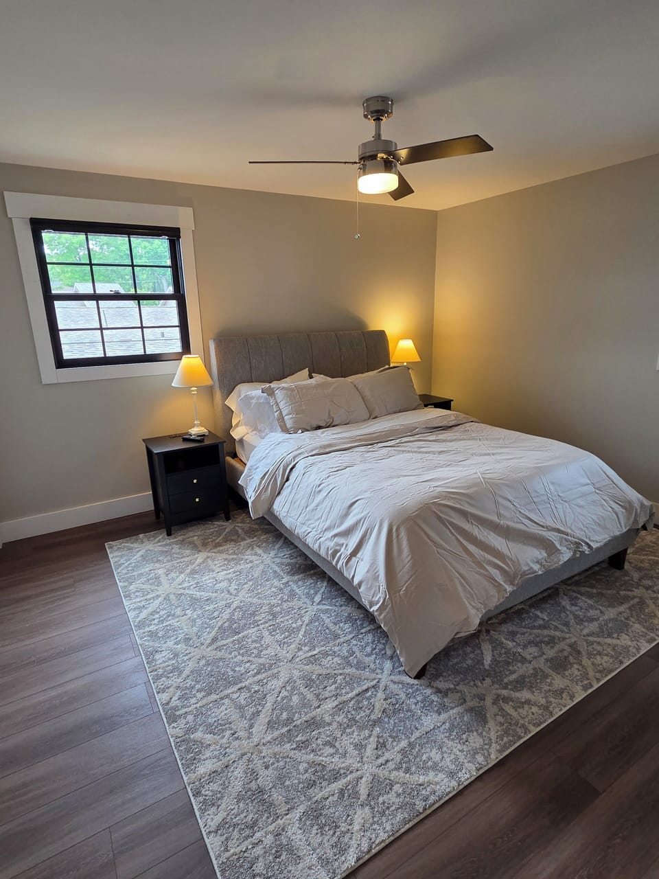 Upstairs guest bedroom. 