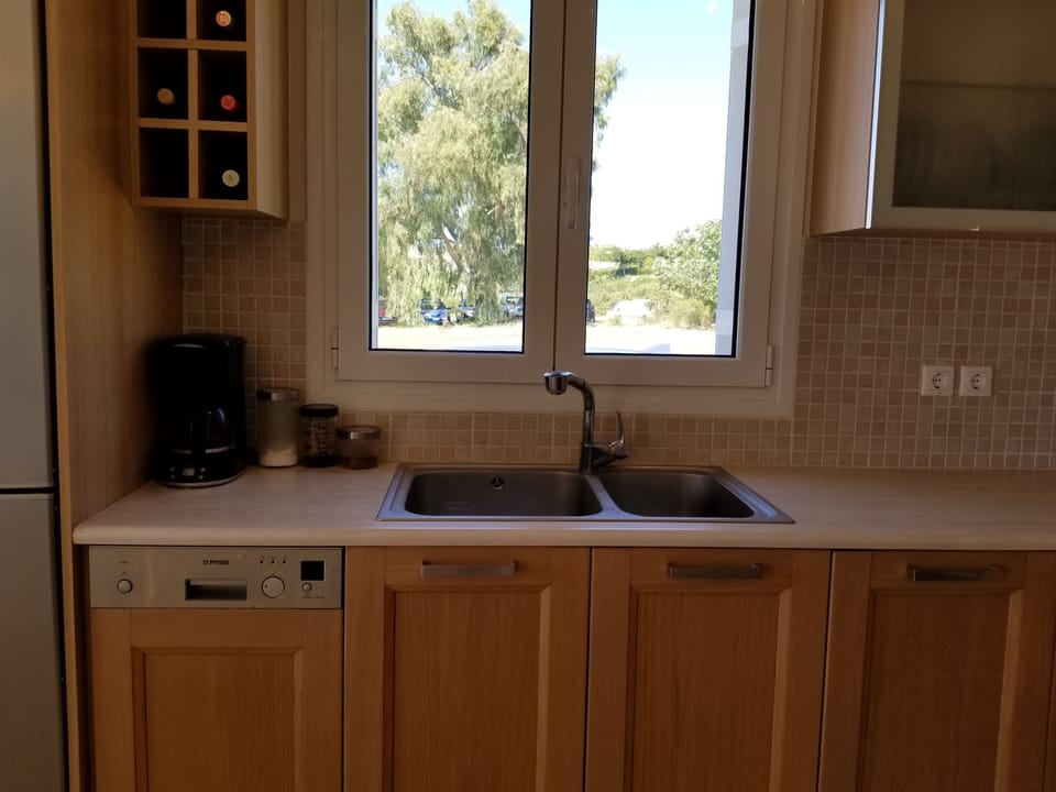 Modern kitchen (Image 2)