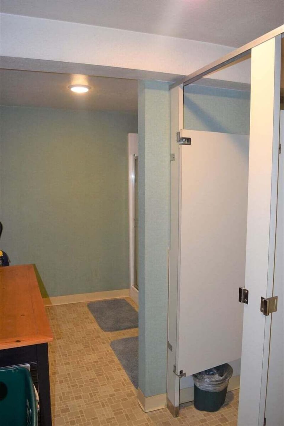 Bathroom between bedrooms 2 & 3