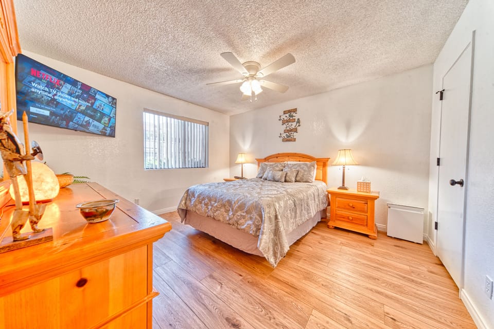 Master Room/King bed