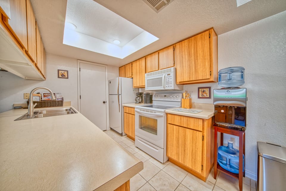 Full stocked kitchen 