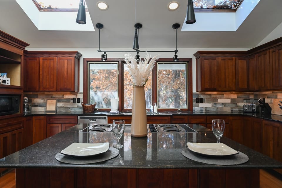 Large Kitchen - perfect for groups