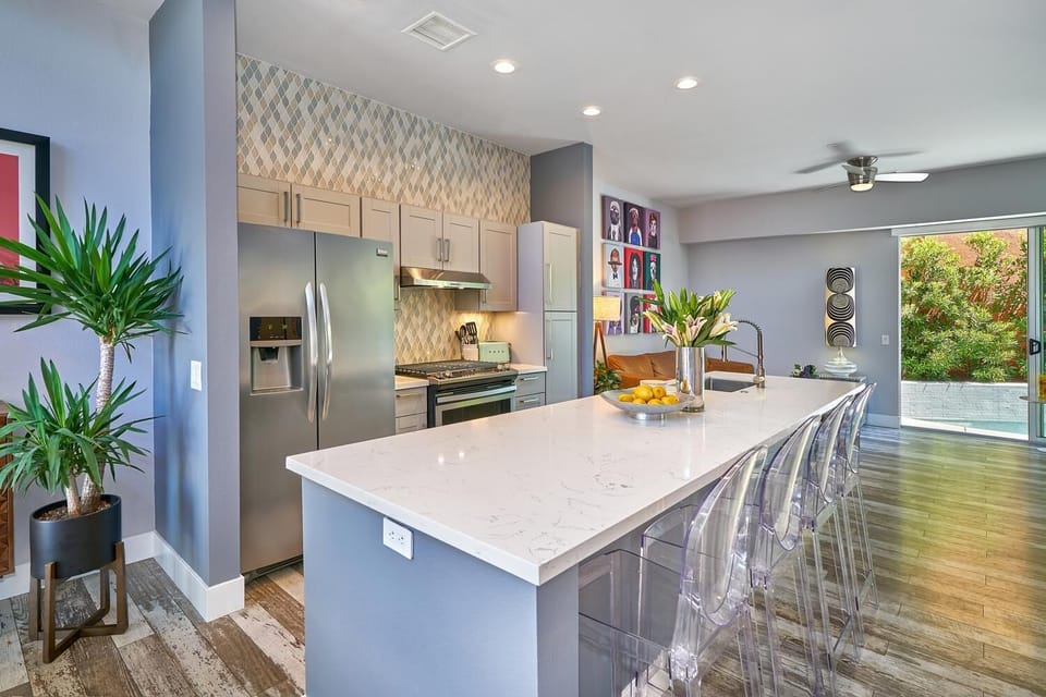 Kitchen 1/4