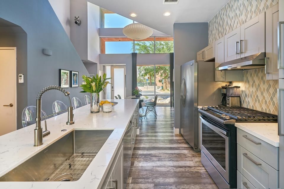 Kitchen 3/4
