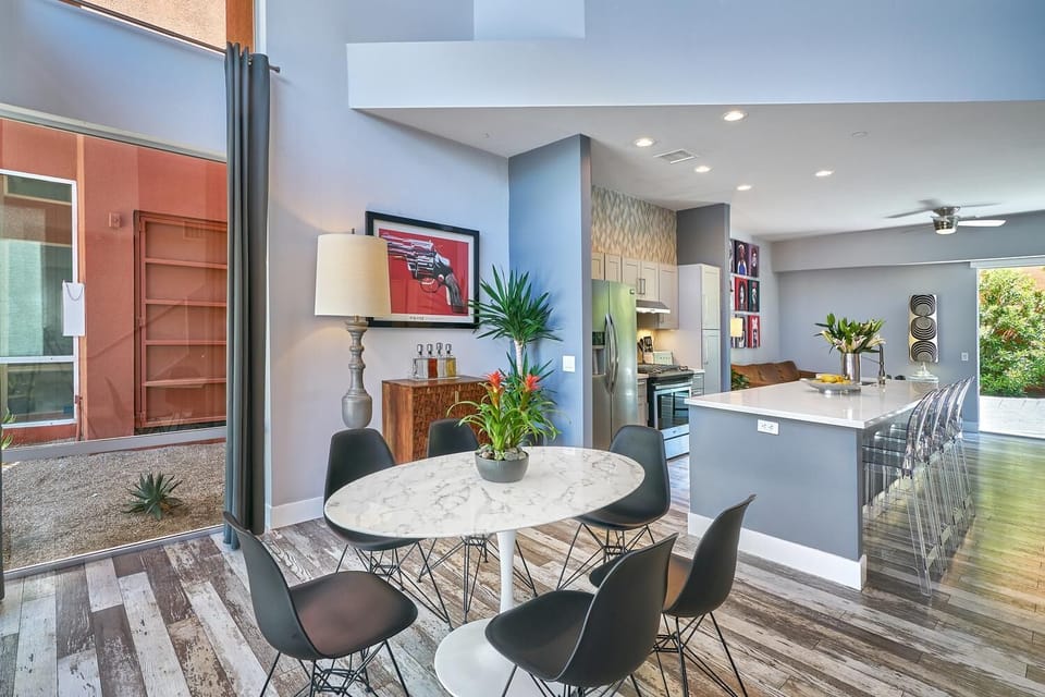 Dining Room & Kitchen 2/4