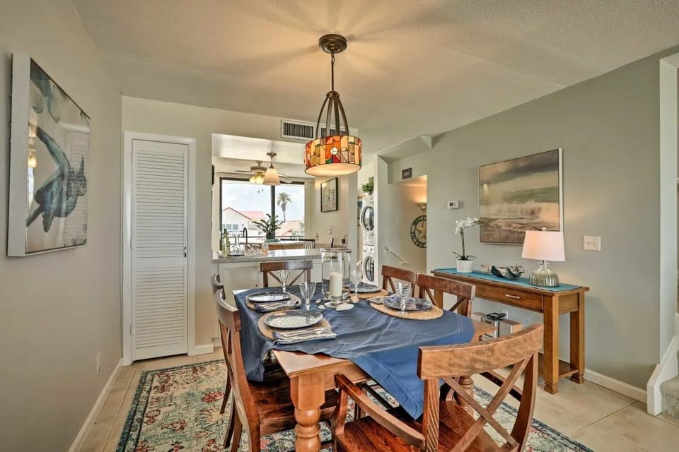 Plenty of space to enjoy dinner at home.