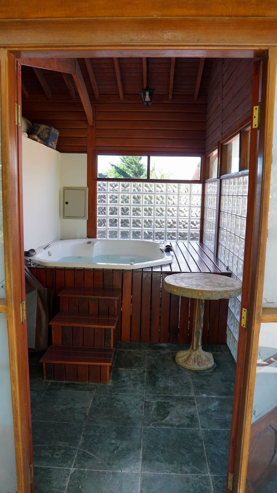 Indoor spa tub