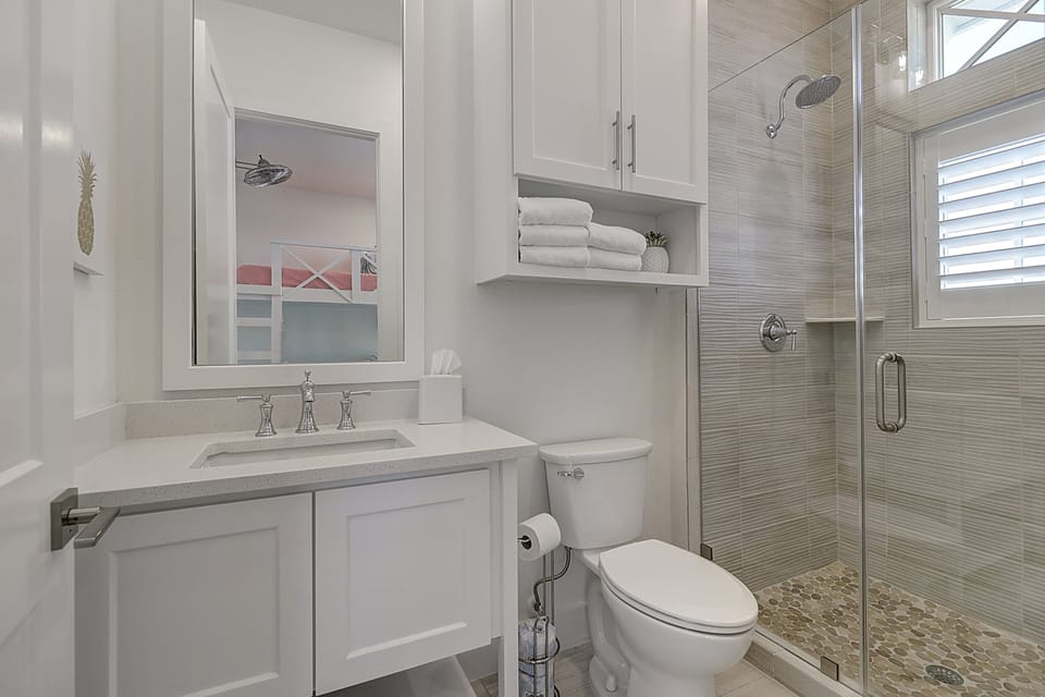 Bunk Room Bathroom, 2nd Floor