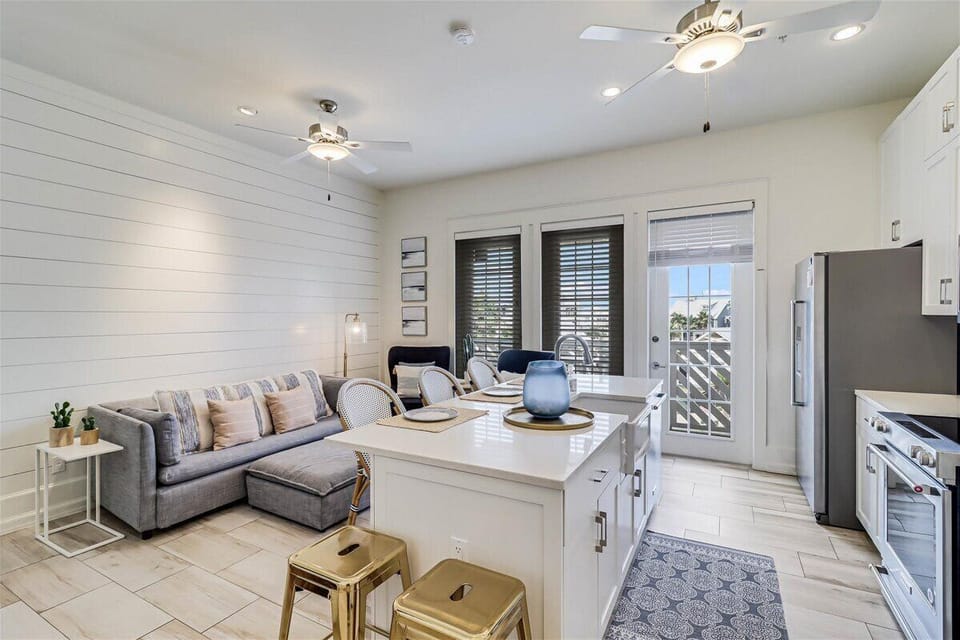Living Room/Kitchen