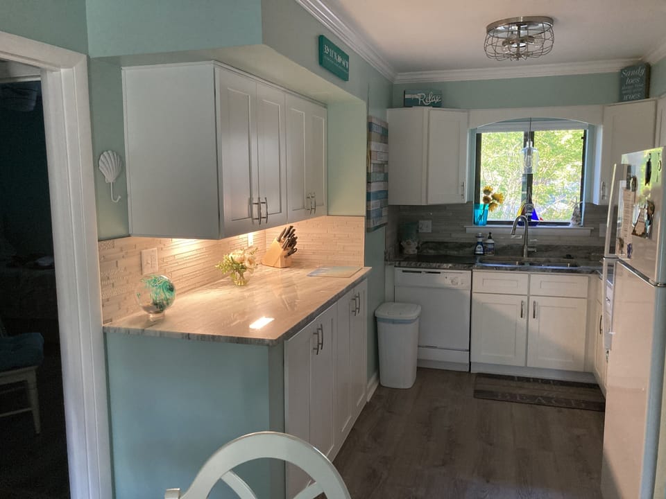 APRIL 2022 RENOVATION OF KITCHEN ADDING 18 SQ FT OF GRANITE 