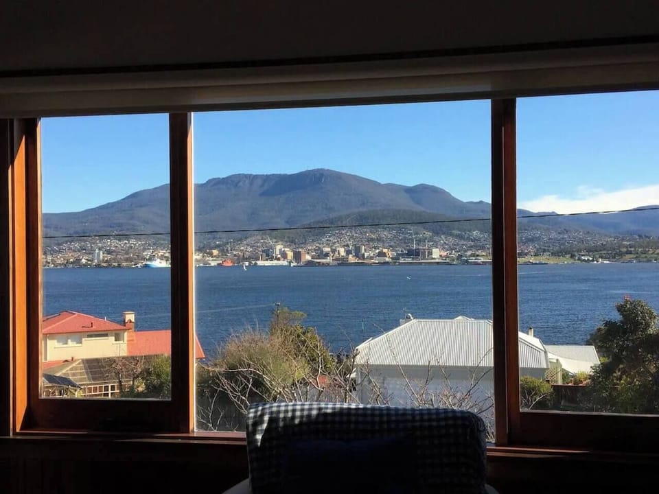 Sit back, relax and enjoy panoramic views of Hobart City, harbour, Mt. Wellington and the waterfront from the lounge.
